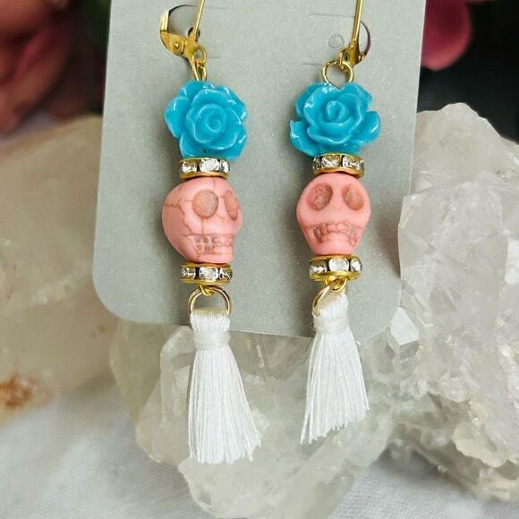 Howlite Scull Day Of the Dead Halloween Dangle Earrings - Picture 6 of 6